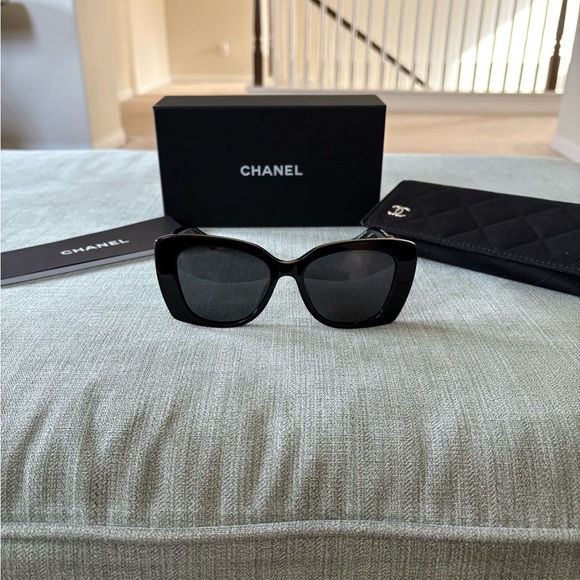 CHANEL Sunglasses. AUTHENTIC & POLARIZED. Black frame grey lenses. ❗️LIKE NEW ‼️ - Picture 5 of 11